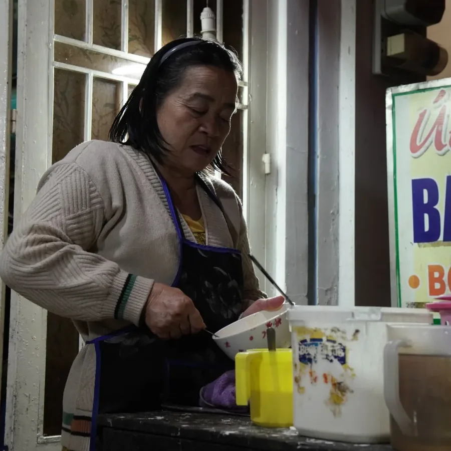 Bàn ăn tại Nguyễn Thị Lê